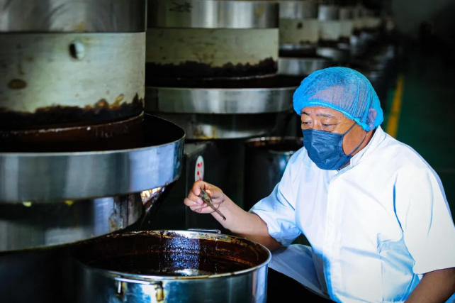 車間主任張彥國，獲得河北省貿(mào)易系統(tǒng)勞動模范稱號